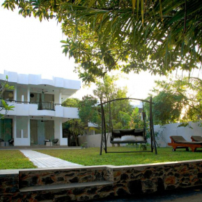 villa layanga - riverside guestrooms
